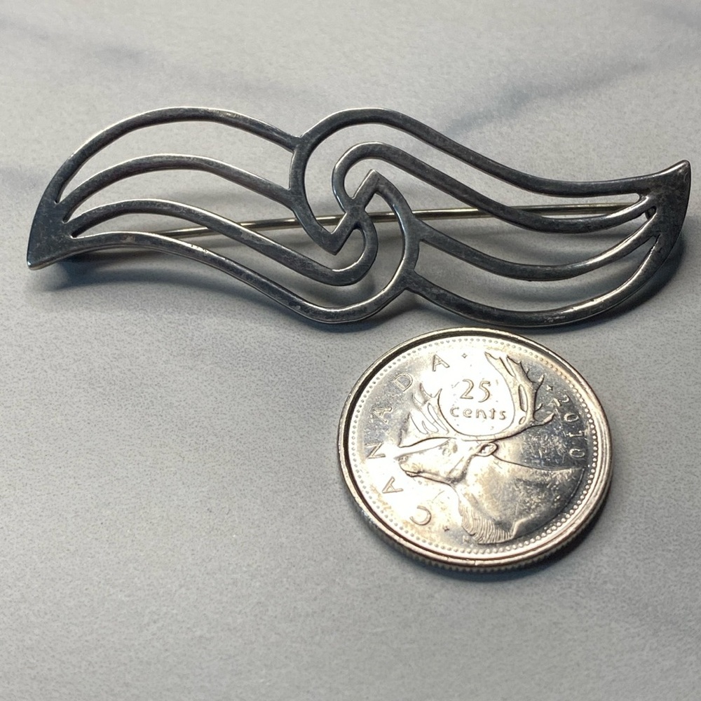Turning‎ waves solid sterling silver brooch 925